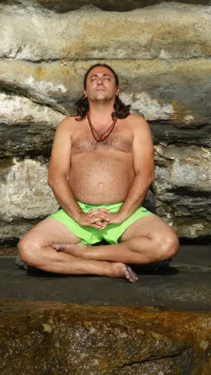 Davide R. Diesi in meditazione Samadhi YOGA | ENCINITAS U.S.A Pacific West Coast