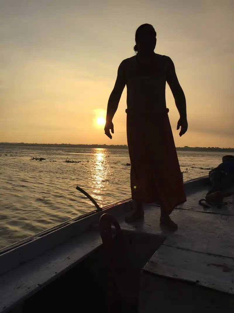 Davide R. Diesi (Swami Amrirananda Giri J.) in escursione sulle acque sacre del fiume Gange | VARANASI