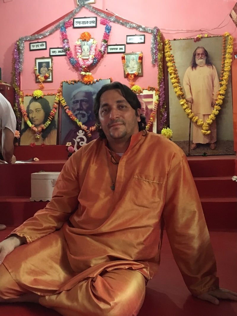 Davide R. Diesi all'interno del Kriya Yoga ASHRAM | PURI ORISSA