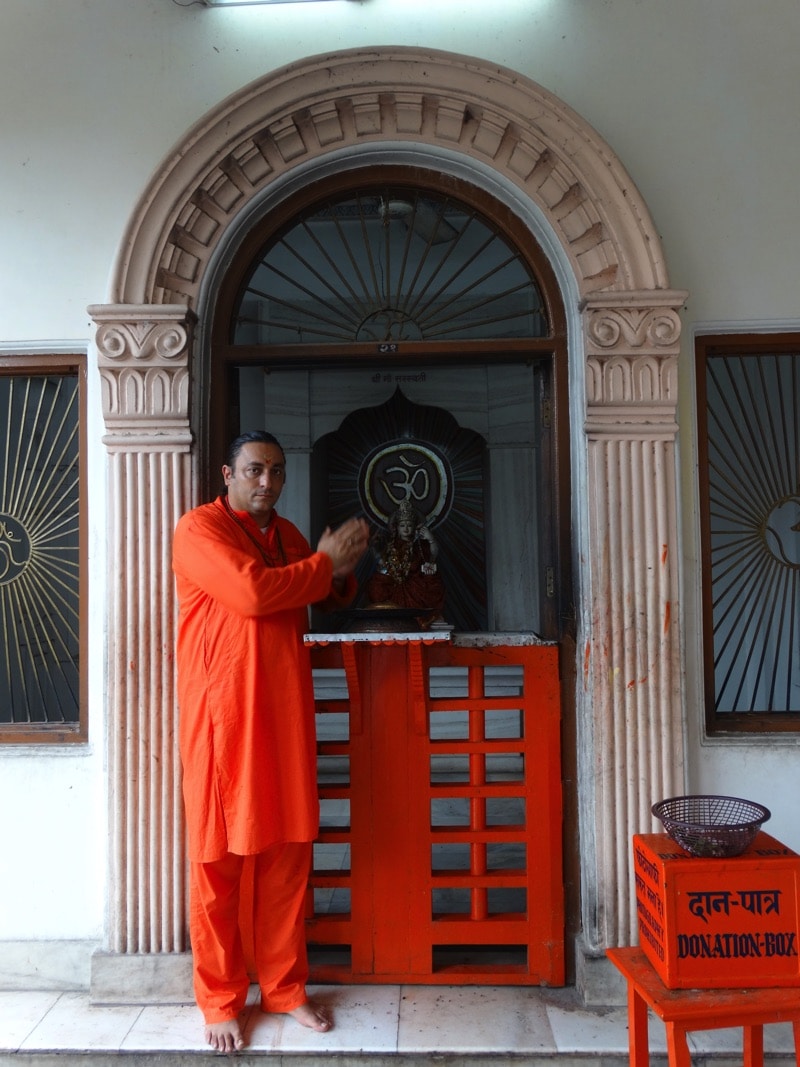 Davide R. Diesi (Swami) in saluto Namaskara | Shiva University Of Varanasi