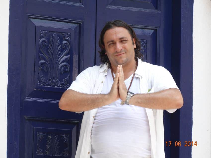 Davide R. Diesi in Namaskara Mudra | Serampore Casa dello Zio di Yogananda 2014