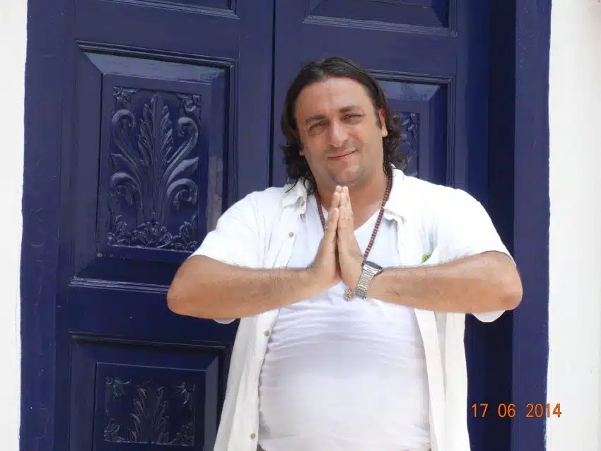Davide R. Diesi in Namaskara Mudra | Serampore Casa dello Zio di Yogananda 2014